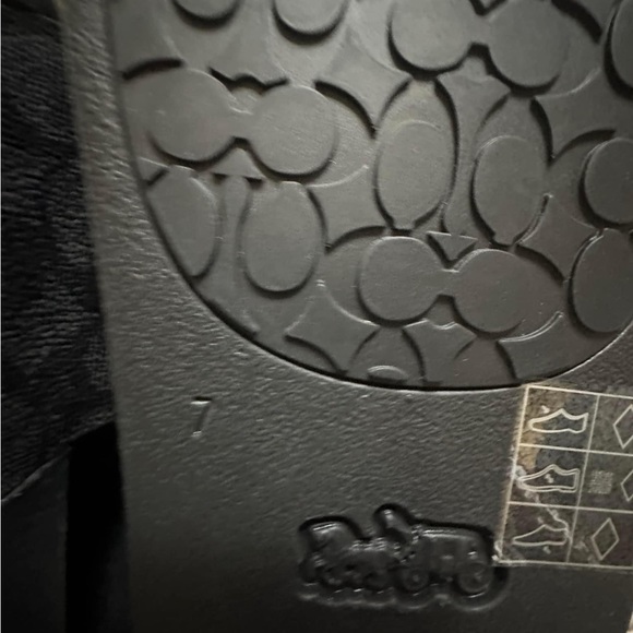 COPY - Brand new coach Rexy slides. Comes with box - Picture 4 of 4